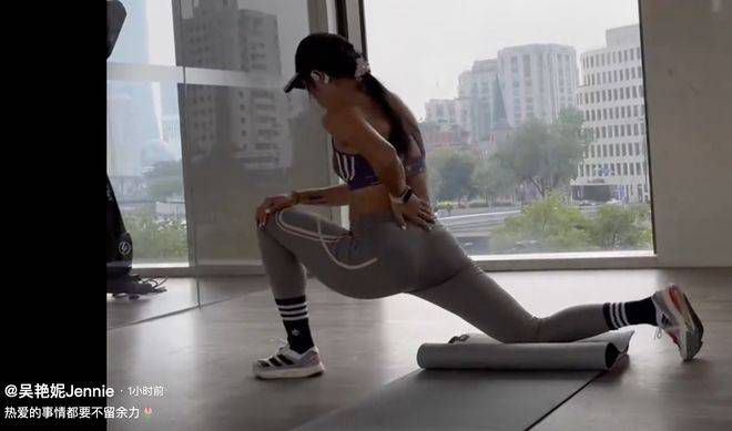 大胸美女被捏胸