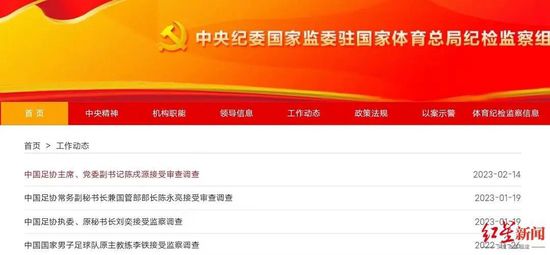 健身房娇妻赤身裸体瑜伽教练