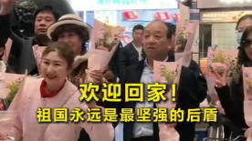 跟女演员同居